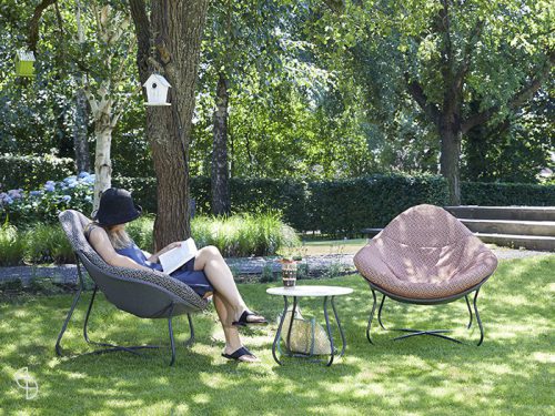Label Hidde buiten fauteuil
