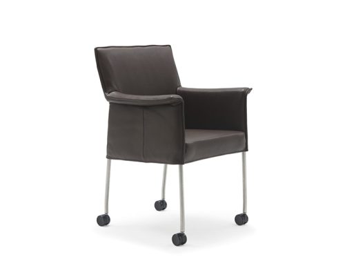 Gola Design on stock eetkamerstoel